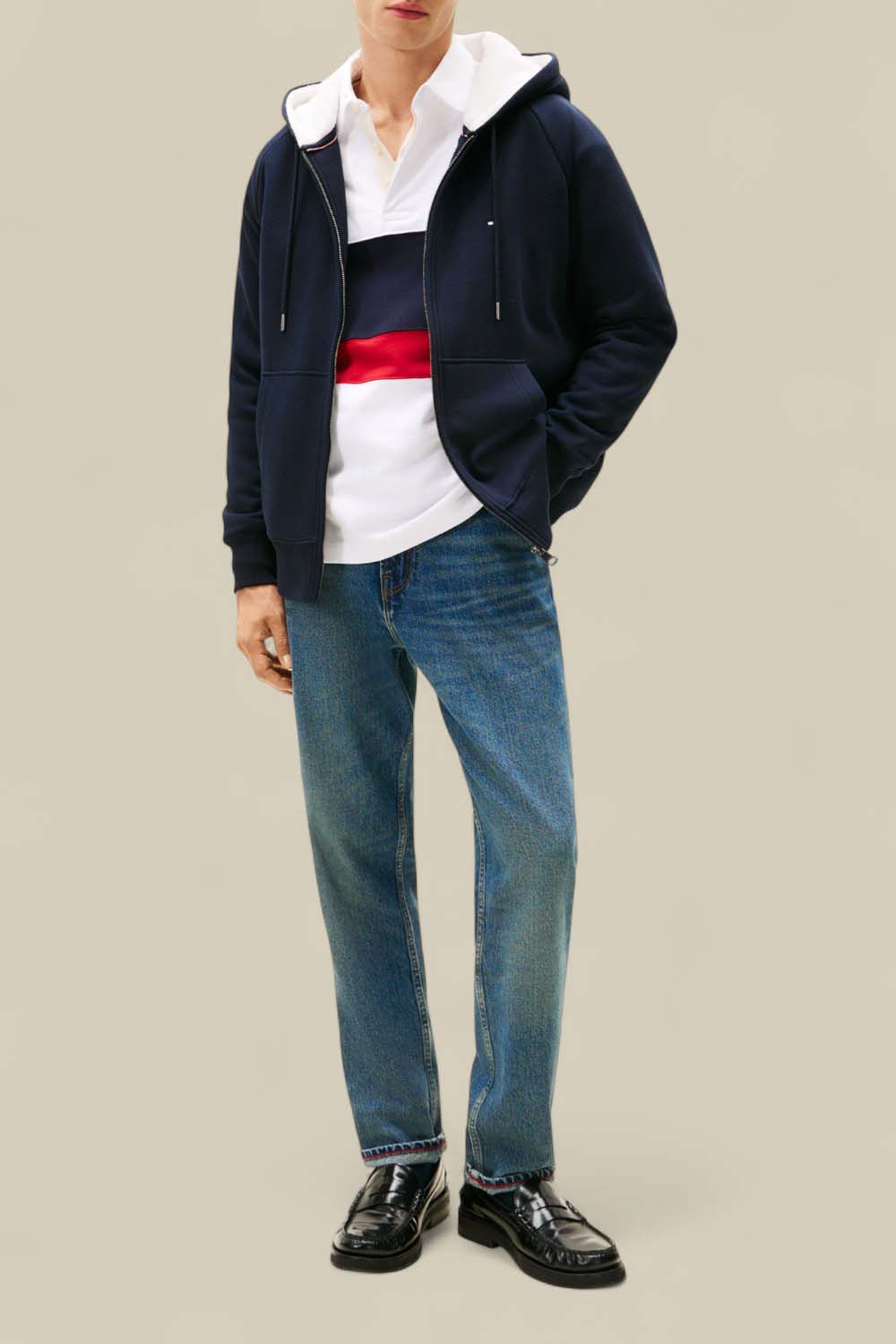 תמונת כל הלוק של סווטשירט קפוצ'ון